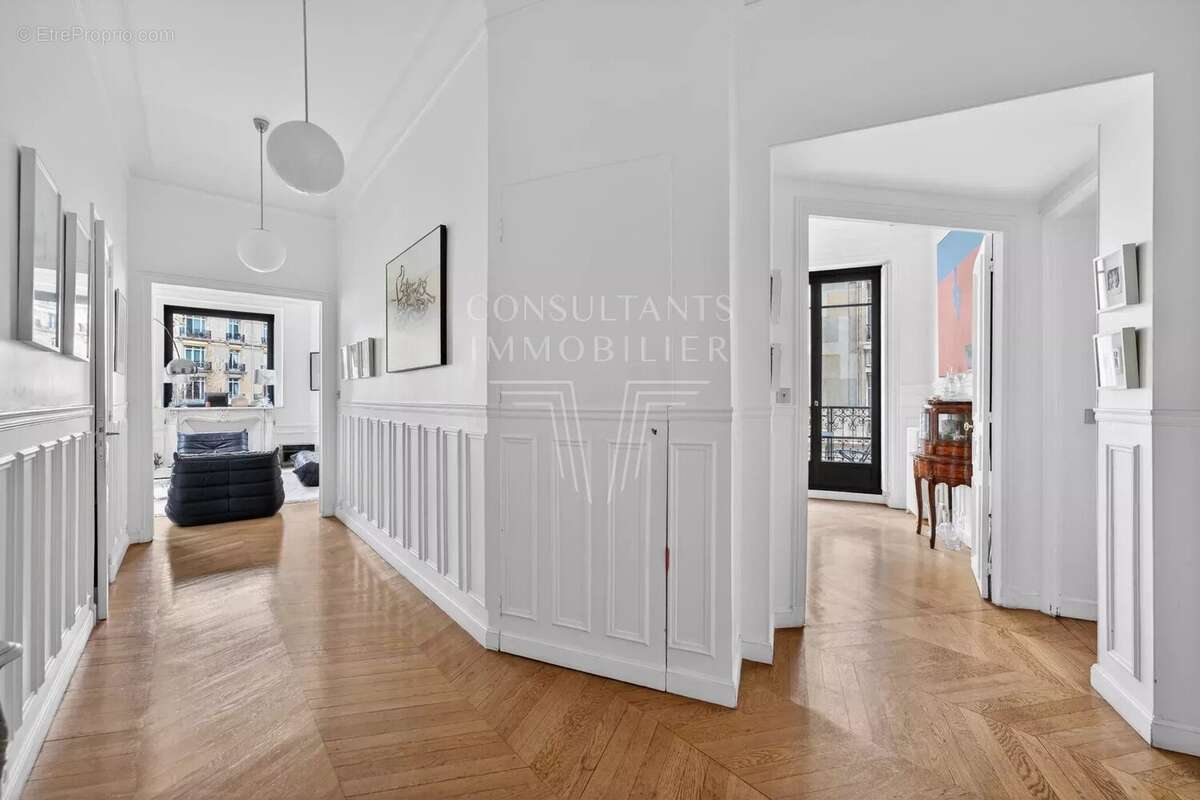 Appartement à PARIS-16E