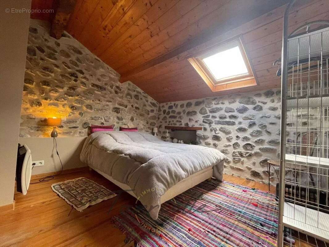 Appartement à SAINT-MARTIN-SUR-LAVEZON