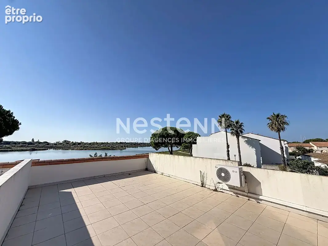 Port Camargue Agréable Appartement de type 3 avec terrasse exceptionnelle et une belle vue dégagée - photo 2
