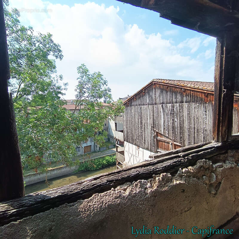 Maison à colombage - 240 m2 à rénover sur 5 niveaux à Maringues-63350 - photo 12