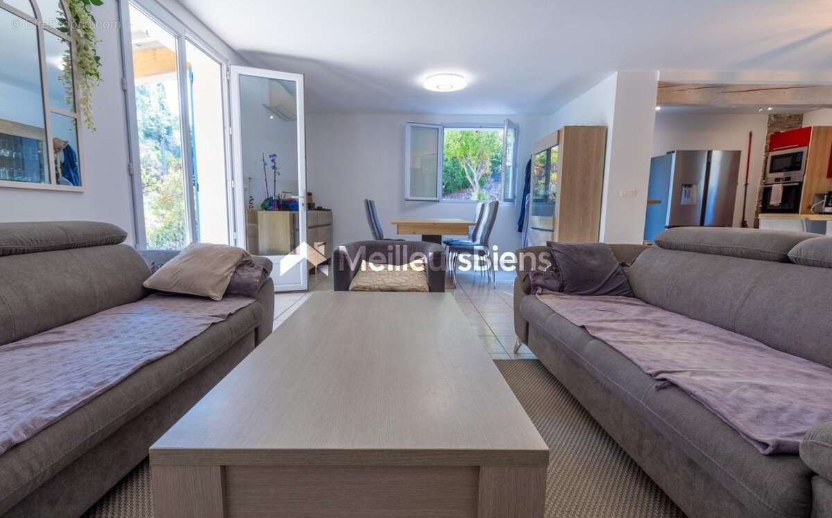 Maison à ROQUEBRUNE-SUR-ARGENS