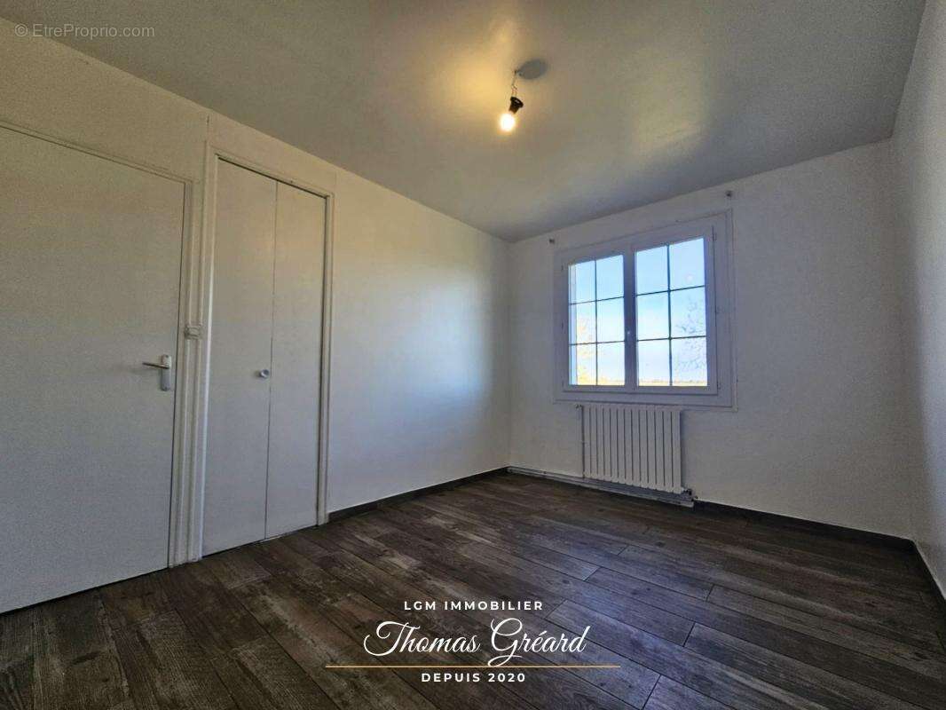 Maison familiale 155 m² – 5 chambres – Vie de plain-pied – Grand terrain clos 6 470 m² – Châteaudun - photo 5