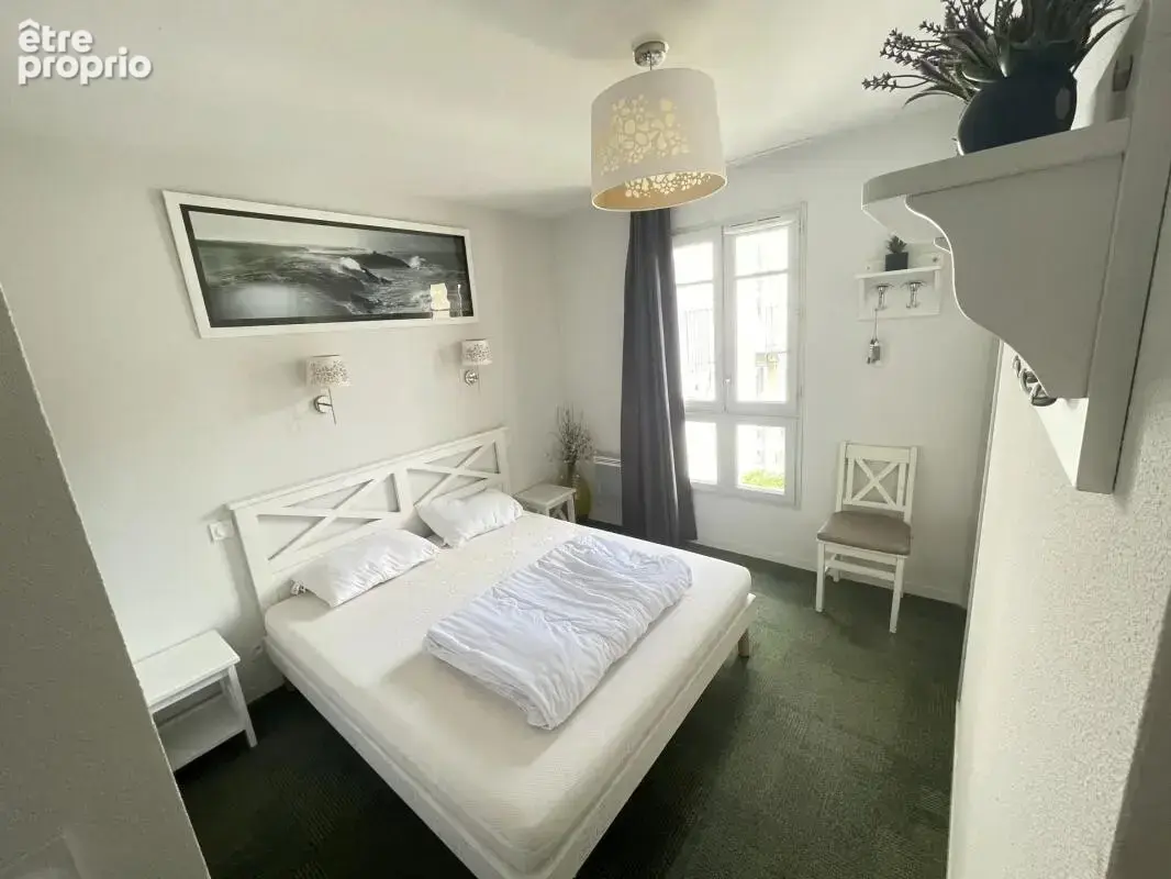T2 + cabine 34 m² avec balcon – Dans un Château avec piscine - photo 6