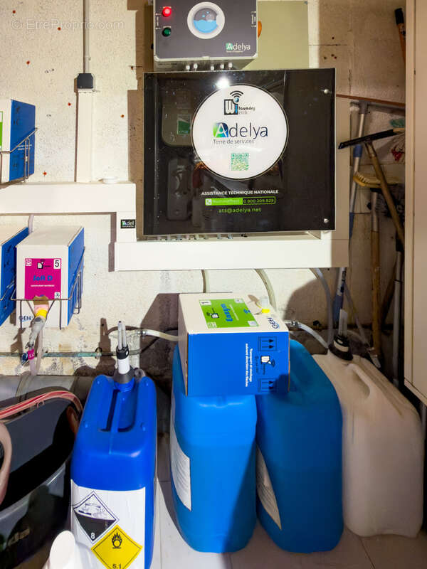 Commerce à LA LONDE-LES-MAURES