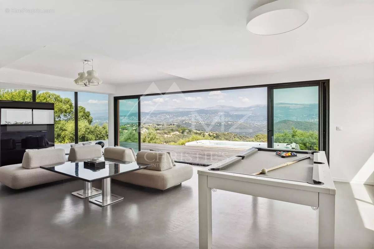 Maison à MANDELIEU-LA-NAPOULE