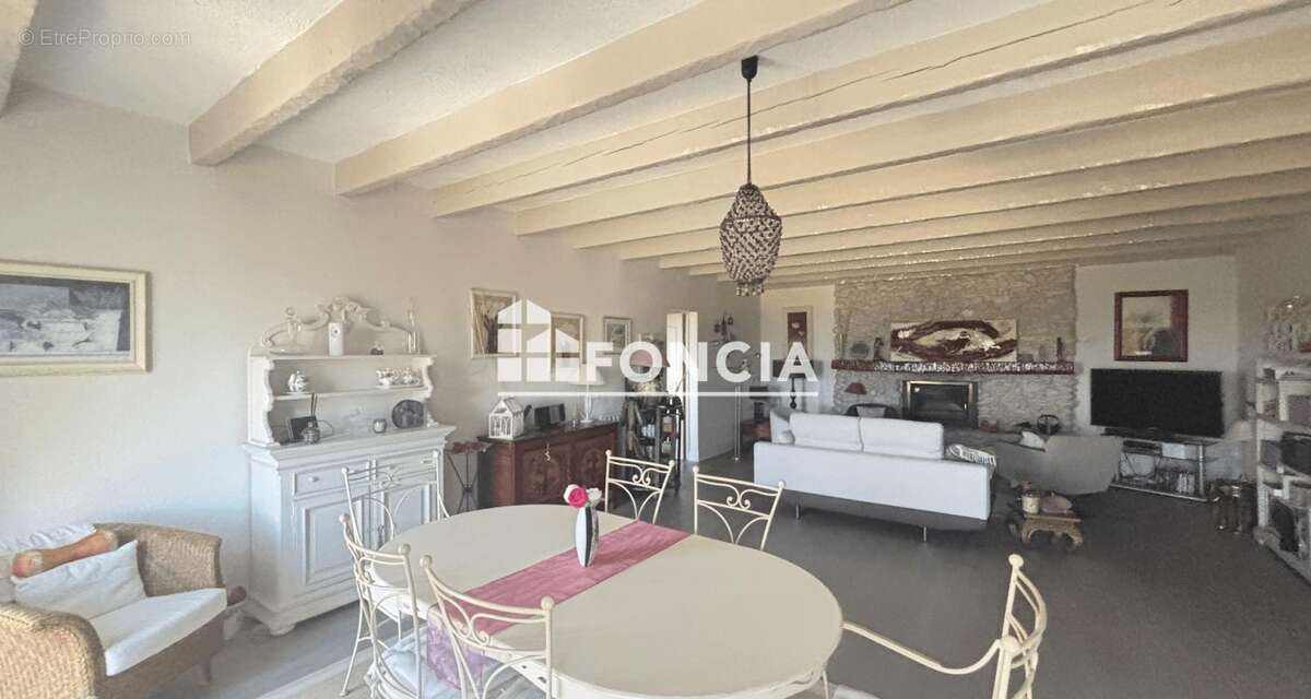 Propriété avec 2 maisons, terrain , piscine - photo 8