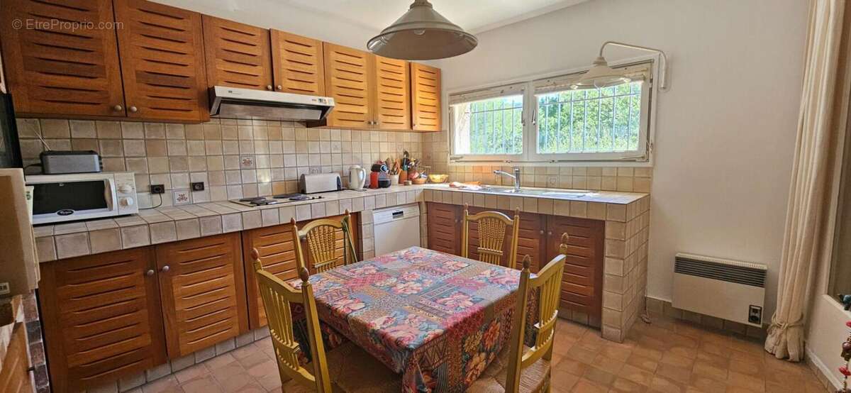 Maison à LE REVEST-LES-EAUX