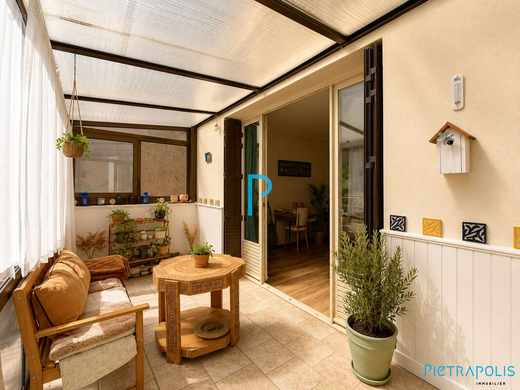 Maison 137 m² à Tarare  - photo 2