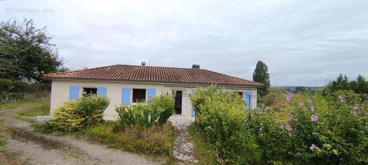 Maison 93 m² à Roullet-Saint-Estephe  - photo 2
