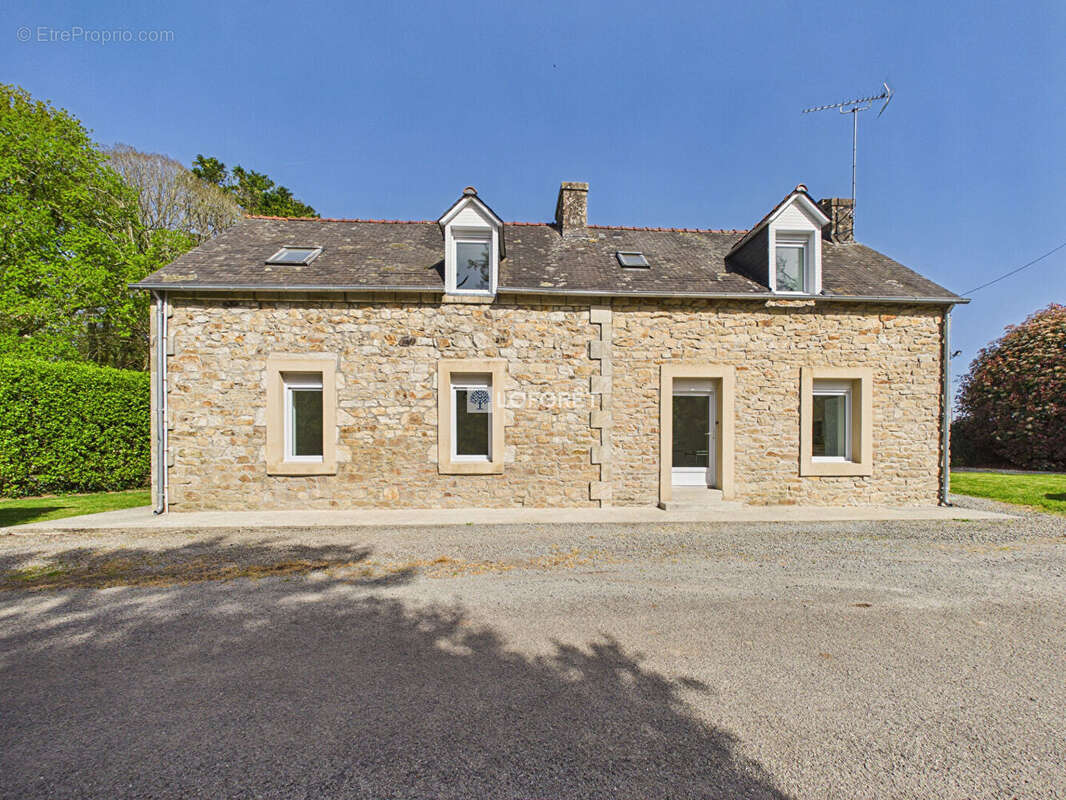 Maison à SAINT-EVARZEC