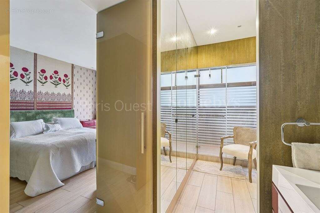 Appartement à PARIS-16E