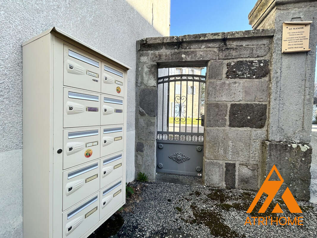 Appartement à VIC-SUR-CERE