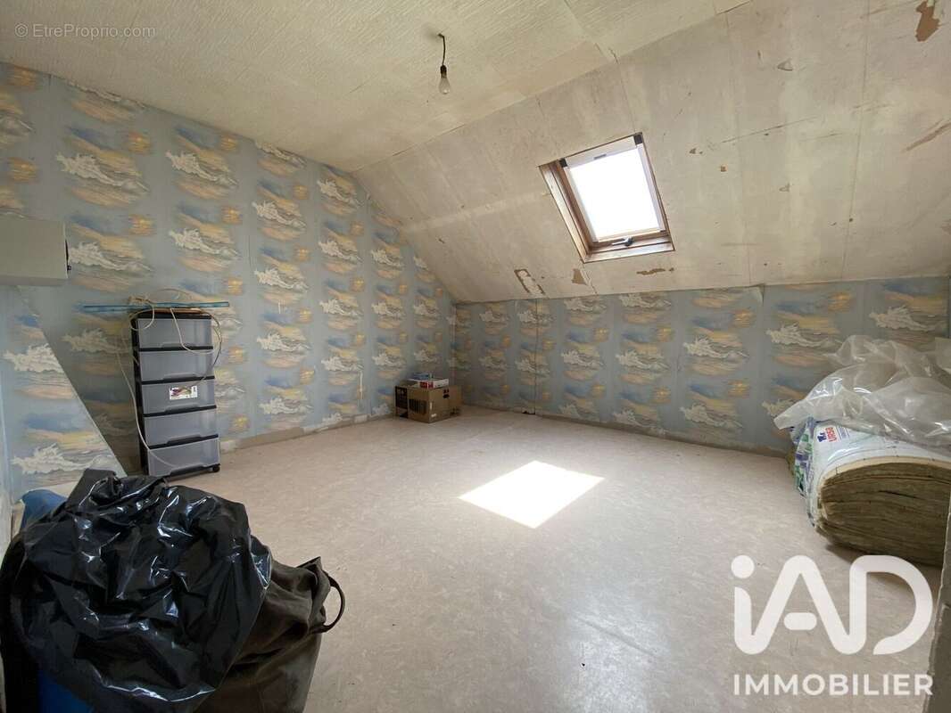 Maison 102 m² à Clastres  - photo 8