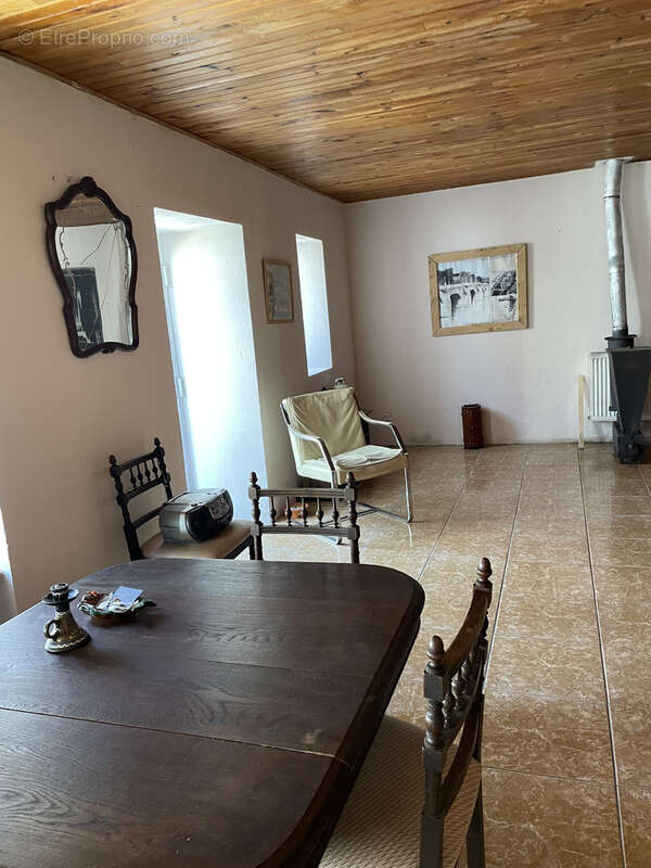 Maison à VEAUGUES