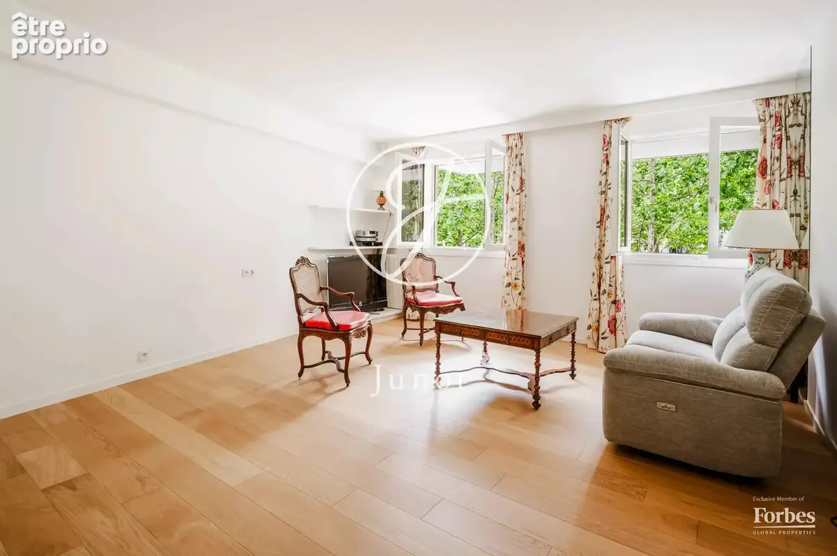 Paris 7e - BRETEUIL / PLACE VAUBAN - Appartement - 3 pièces - 81,16m² Carrez - 2 chambres - photo 2