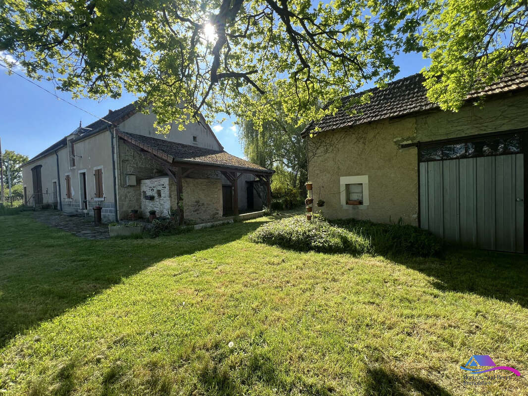 MAISON ET GARAGE - Maison à LE CHATELET