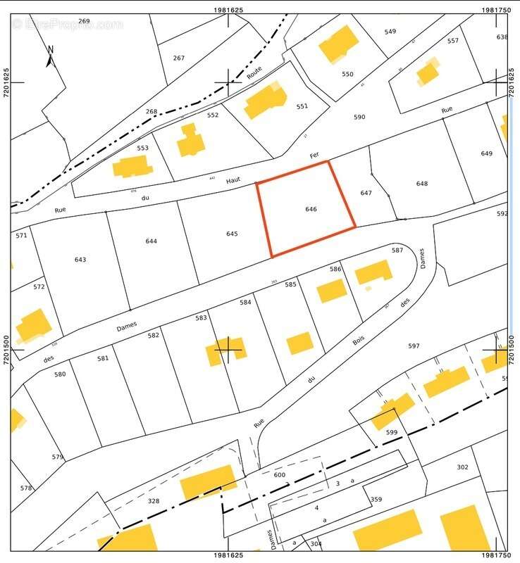 Terrain à SAULXURES-SUR-MOSELOTTE