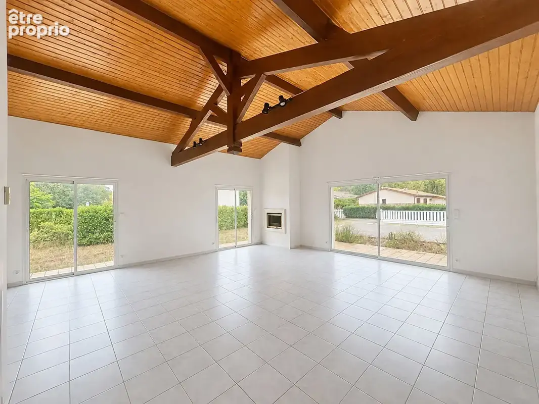SALLES, centre-ville, maison de 138 m², terrain 1185 m² - photo 2