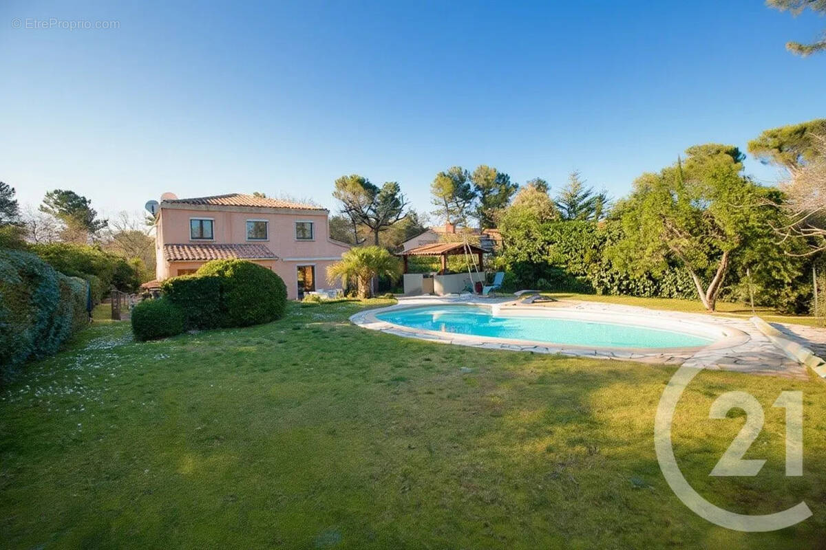 Maison à VALBONNE