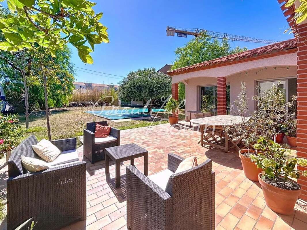 Maison de plain pied à Perpignan avec piscine et confort moderne - photo 3