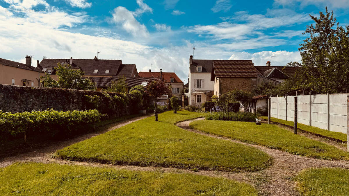 Maison à AVALLON