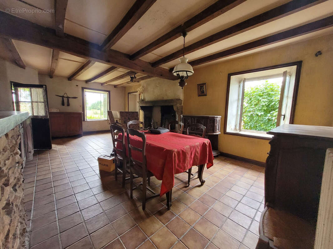 Maison 87m2 8300m2 de terrain plus dépendances - photo 3