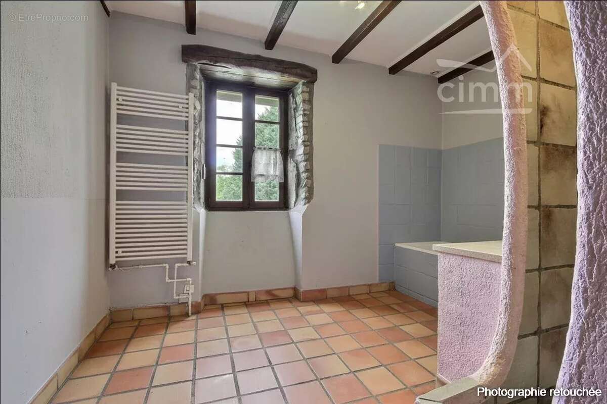 Maison à ALBA-LA-ROMAINE