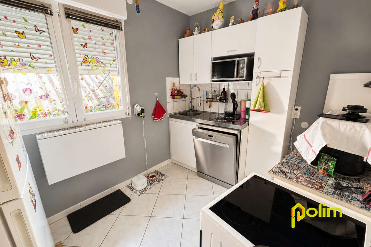 Ensemble immobilier avec appartement loué et vaste dépôt - photo 5