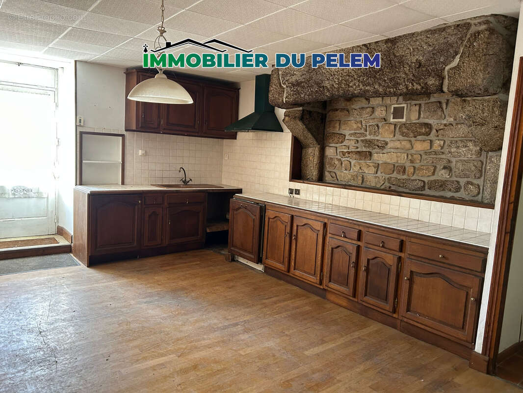 Maison à SAINT-NICOLAS-DU-PELEM