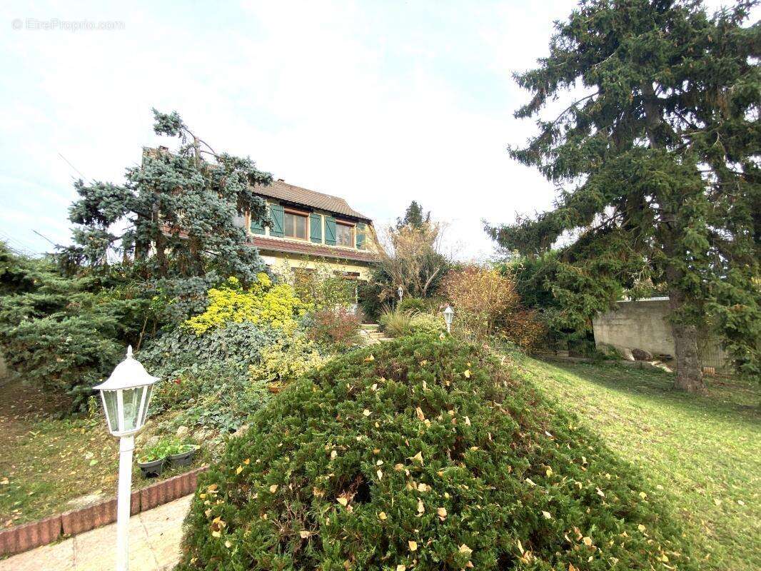 Maison à BENNECOURT