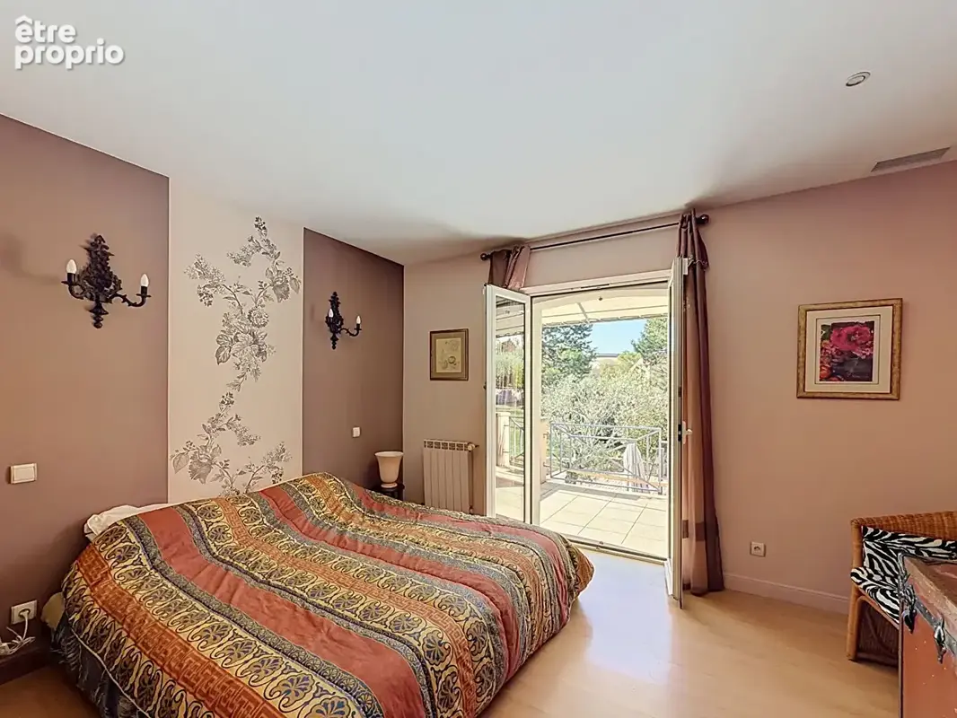 Maison d'exception 260 m²  4 chambres Piscine Terrain 3 000 m² Garage 30 m² - photo 8