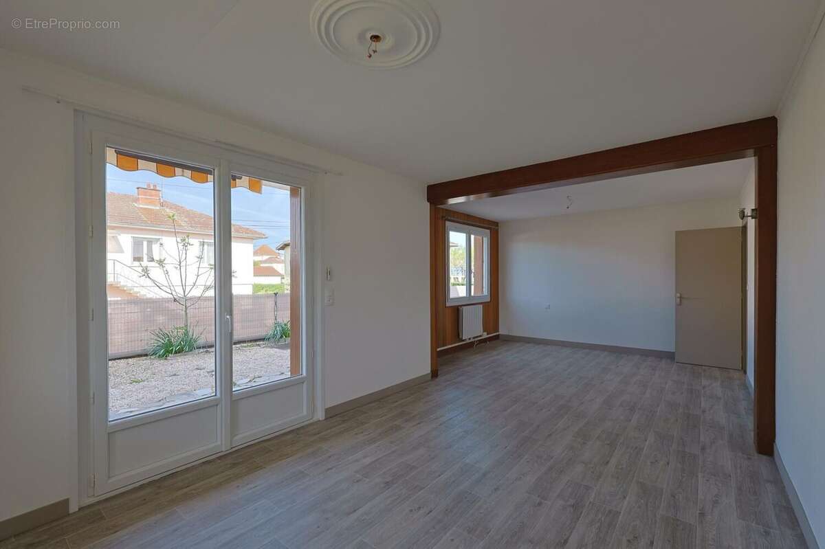 Photo 2 - Appartement à SAINT-TRIVIER-DE-COURTES