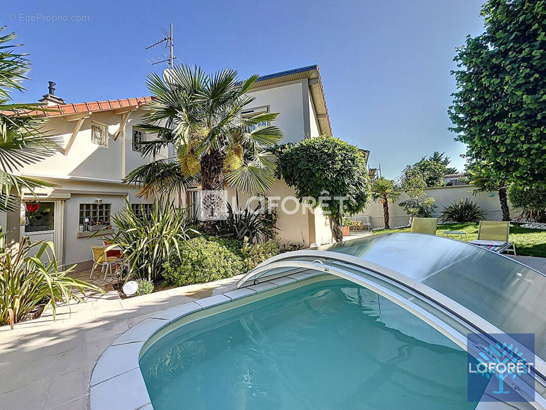 Maison à VIGNEUX-SUR-SEINE