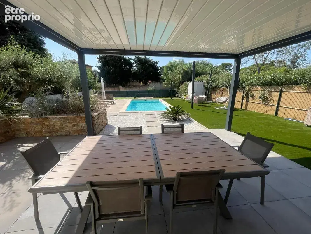 A vendre la seyne sur mer 83500 quartier sud villa 6 pieces piscine jardin - photo 3