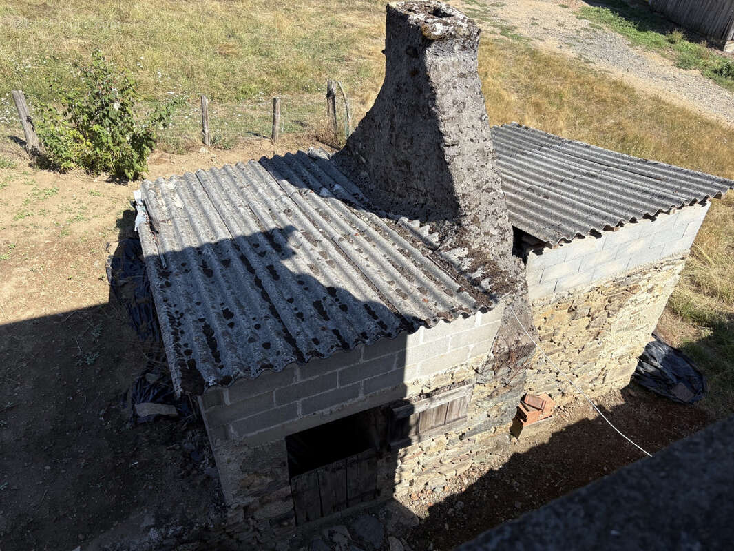 La Porcherie maison de campagne de 6 pièces à restaurer avec un petit jardin et vues - photo 15