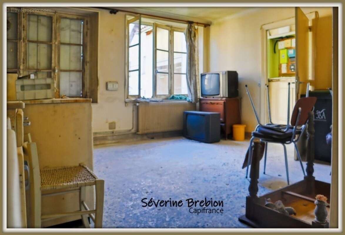  Grande maison à rénover + atelier – Idéale pour famille ou investisseur – Celles-sur-Durolle (63) - photo 12