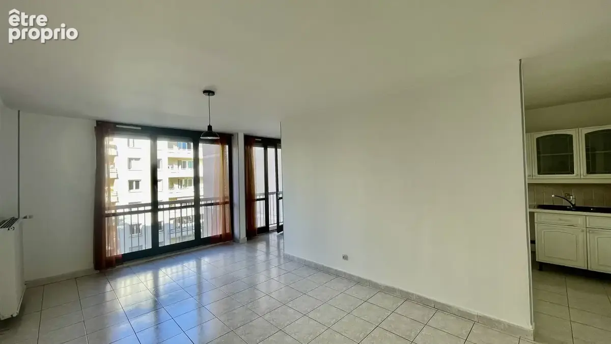 Spacieux T4 de 82 m2 traversant Est/Ouest avec balcon, garage et cave   DPE D - photo 2