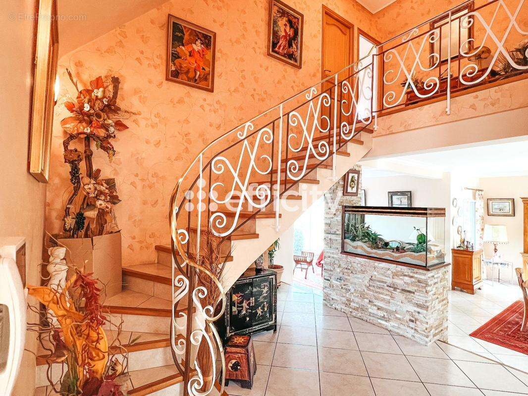Maison 234 m² à Saint-Quay-Perros  - photo 8