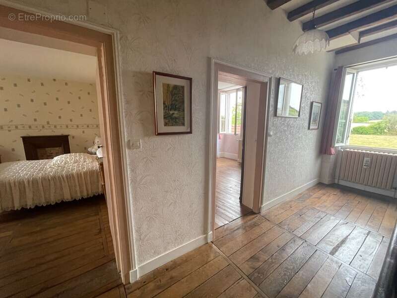 Maison  sur 8853 m2  avec étang, jardin plat et dépendances - photo 18