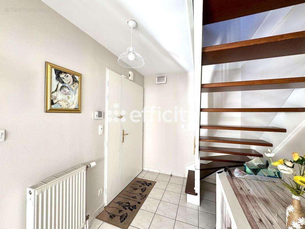 Maison à MAGNY-LE-HONGRE