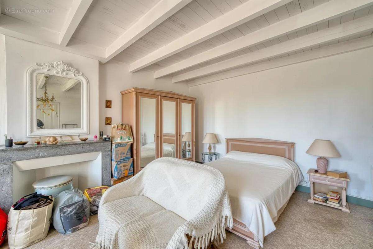 Maison de 8 pièces de 244 m² à Saint-Sever-de-Saintonge - photo 12