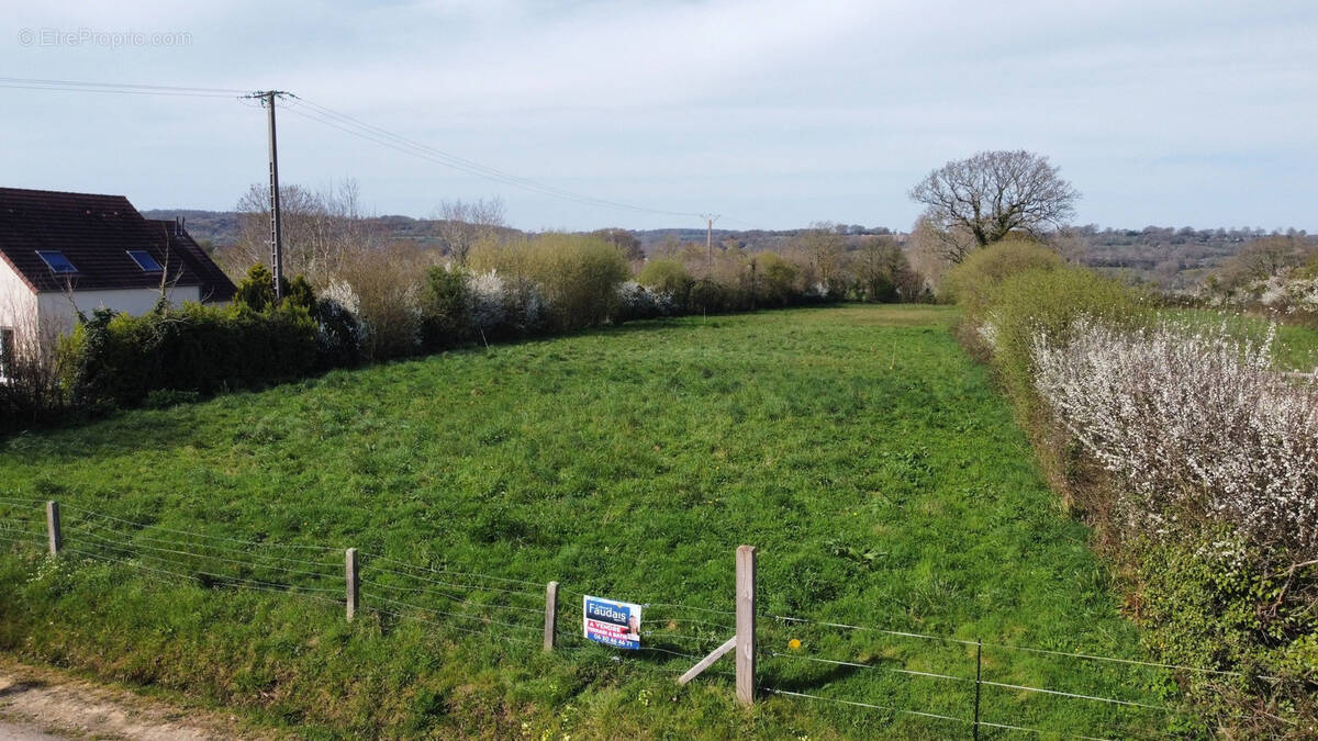 Terrain à LA HAYE-D&#039;ECTOT