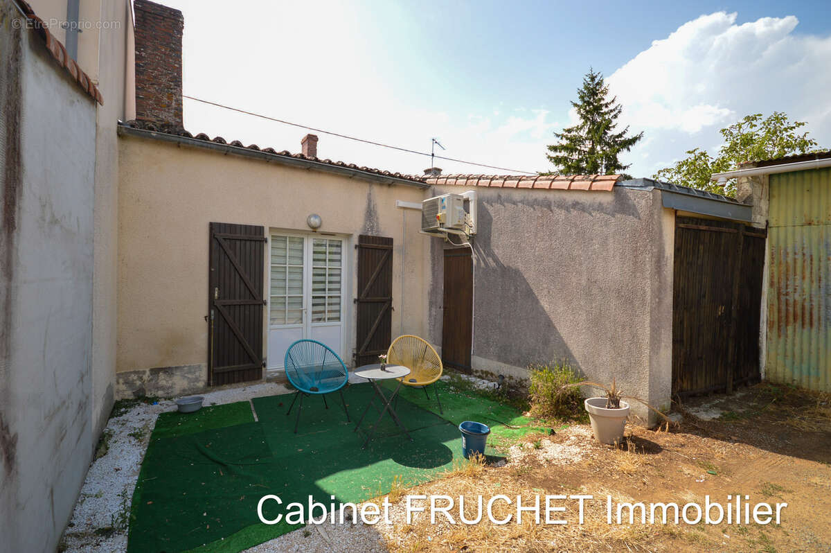 Maison habitable avec beau terrain attenant - photo 8