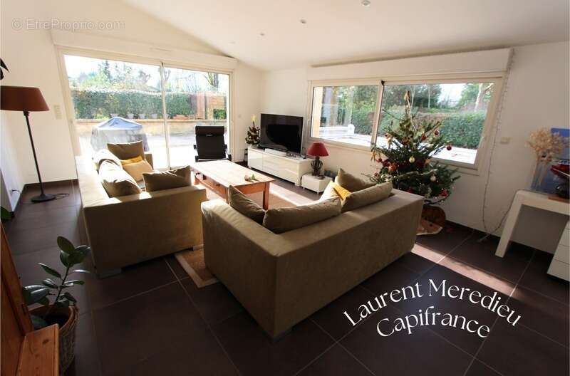 Maison à AMBARES-ET-LAGRAVE