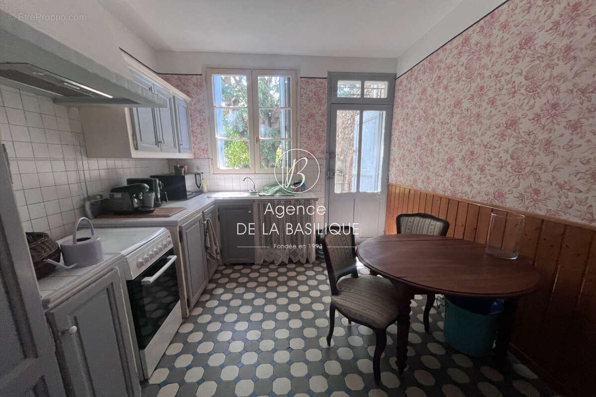 Maison 173 m² à Saint-Maximin-La-Sainte-Baume  - photo 6