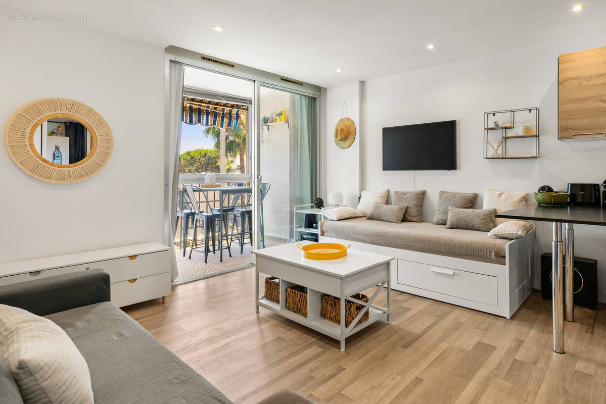 Appartement à SAINT-LAURENT-DU-VAR