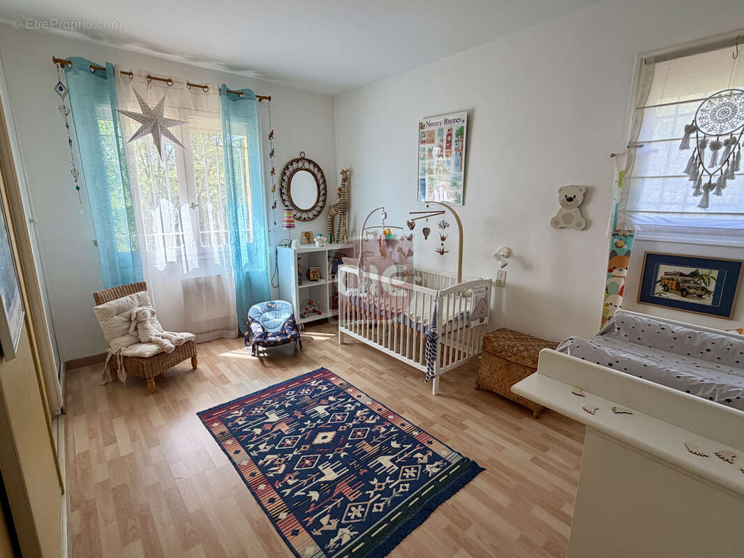 EXCLUSIVITÉ A.I.E.: Sur une parcelle piscinable de 2243 m2, Villa familiale de plus de 150 m2 habitables - photo 15