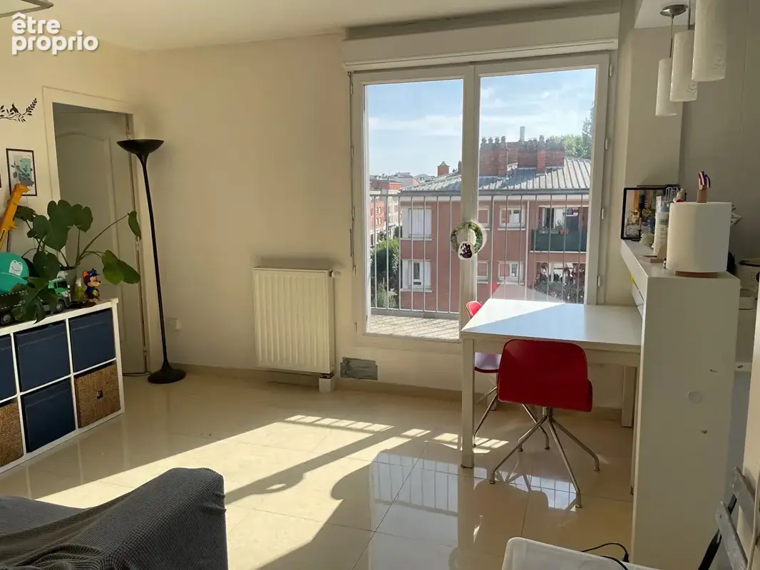 3 pièces en dernier étage avec balcons, ascenseur et parking en sous-sol. - photo 2