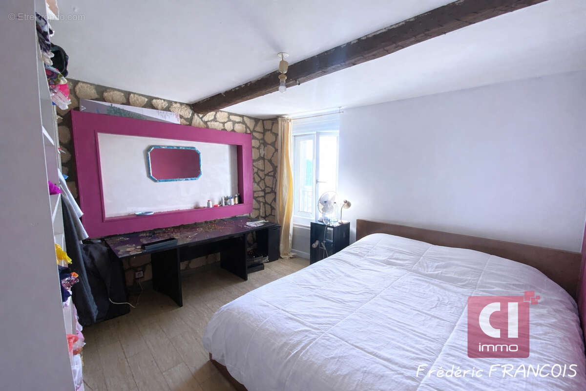 Appartement à FORCALQUEIRET