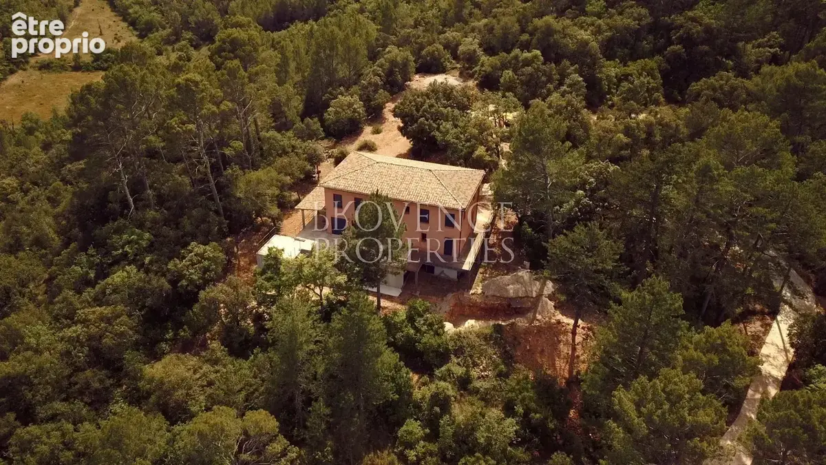 Propriété de plus de 300 m² avec vue panoramique et 1,3 hectare - photo 4